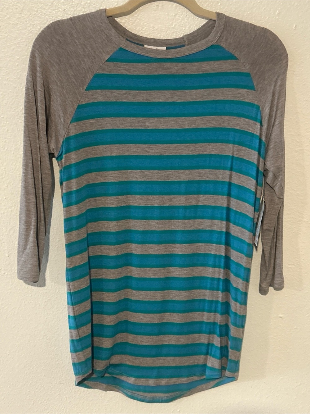LuLaRoe Randy T-NWT XS! Grey Sleeve-Blue/Green stripes! Raglan Sleeves